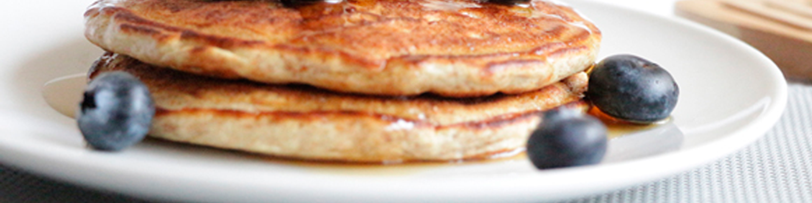 Pancakes proteicos con arándanos